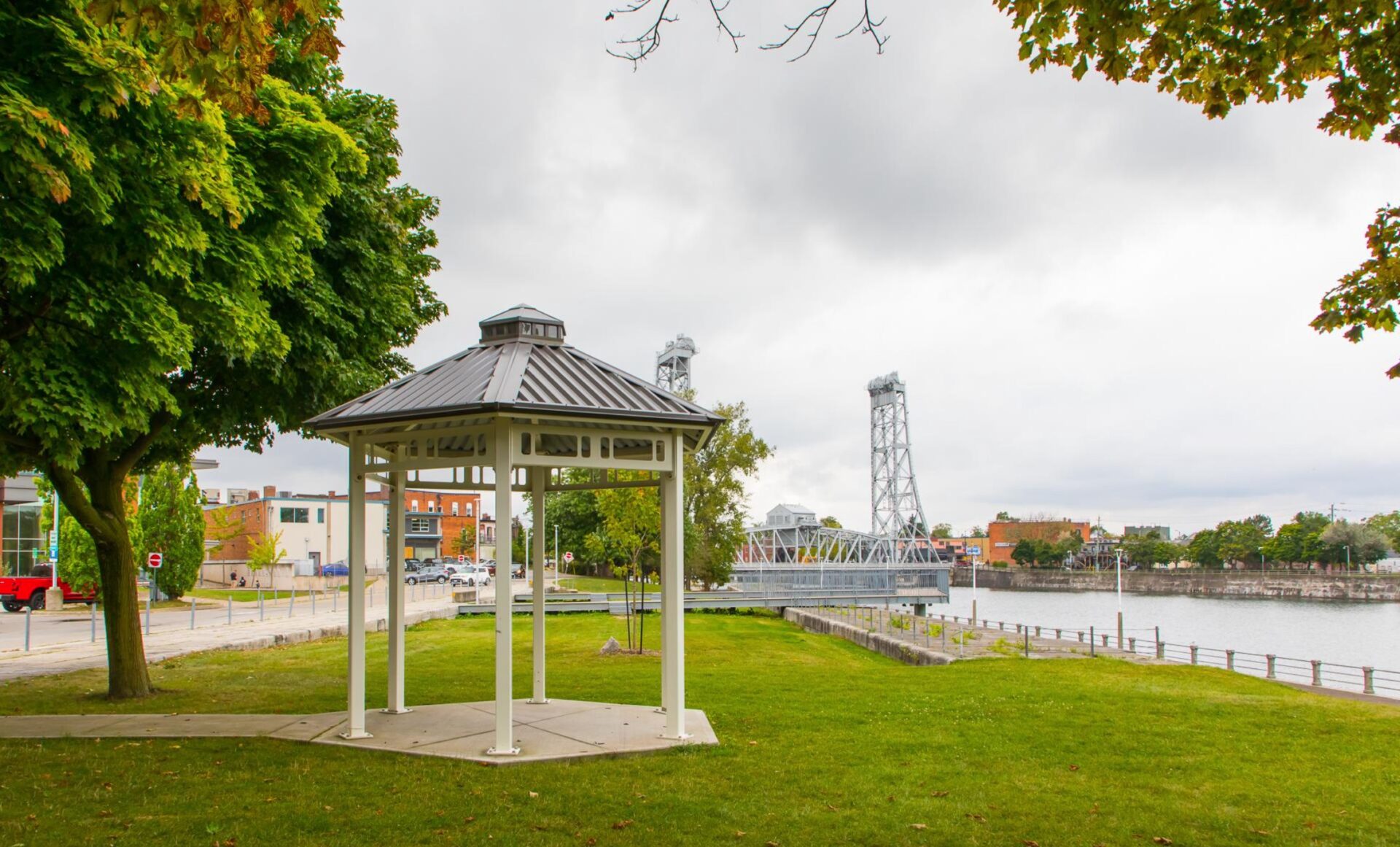 Picture of Welland downtown, along the canal showing the bridge.